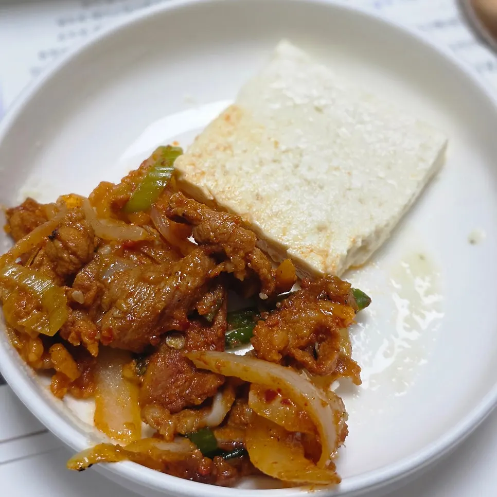 Smoky grilled pork with hand-tofu