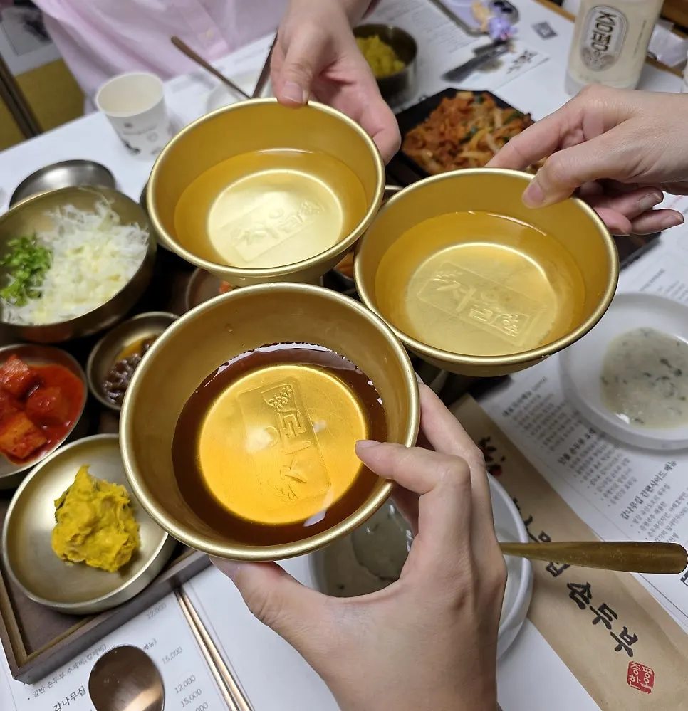 Toasting with a glass of hottgae tea