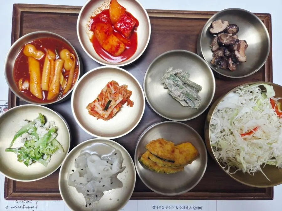 Side dishes at Jeungpyeong Son Dubu Gamnamujip, course-meal quality