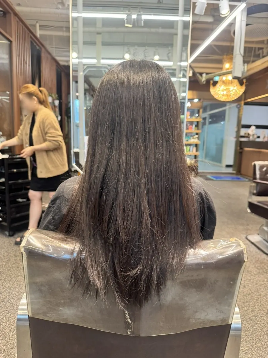 Unstyled long straight hair before the treatment