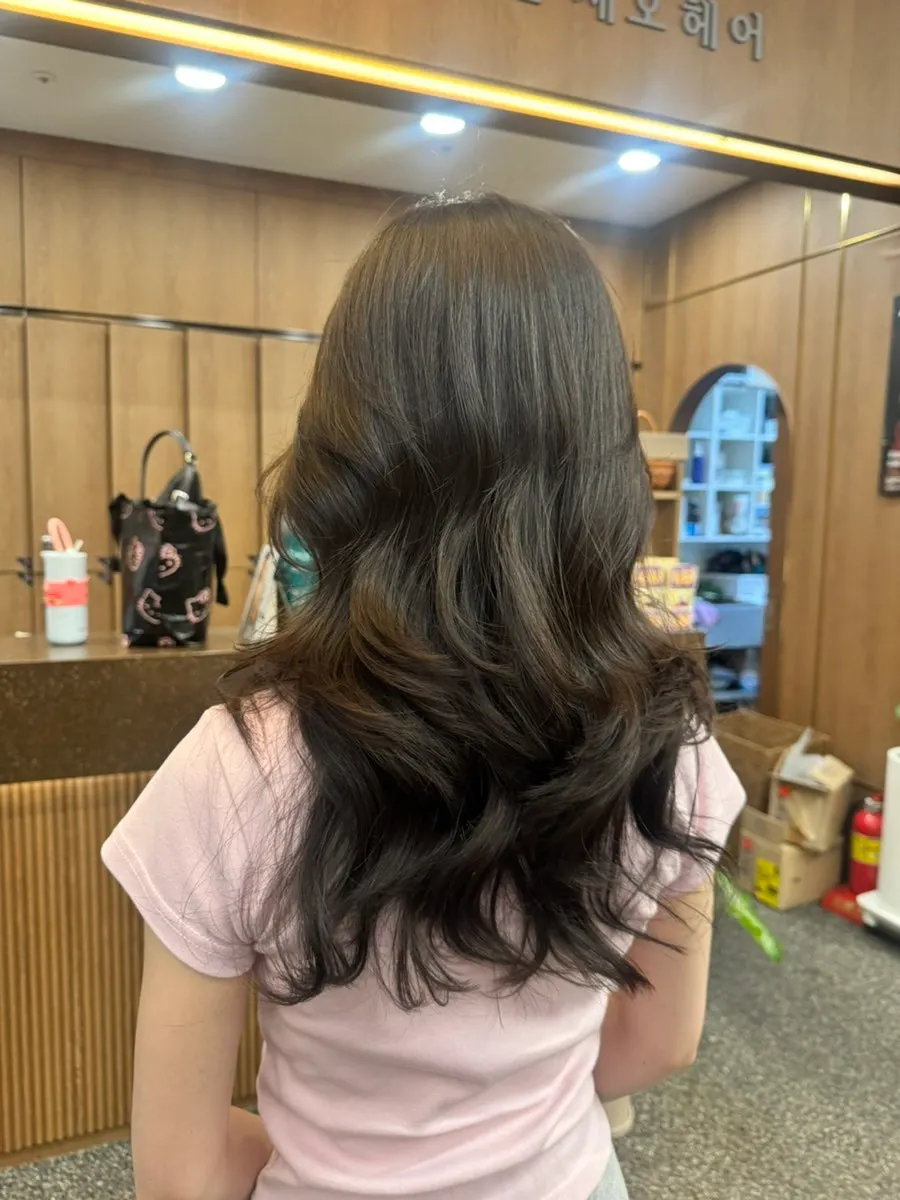 Naturally flowing long layered perm