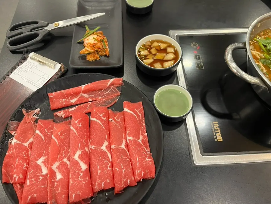 Ordered shabu kalguksu and crispy seafood pajeon