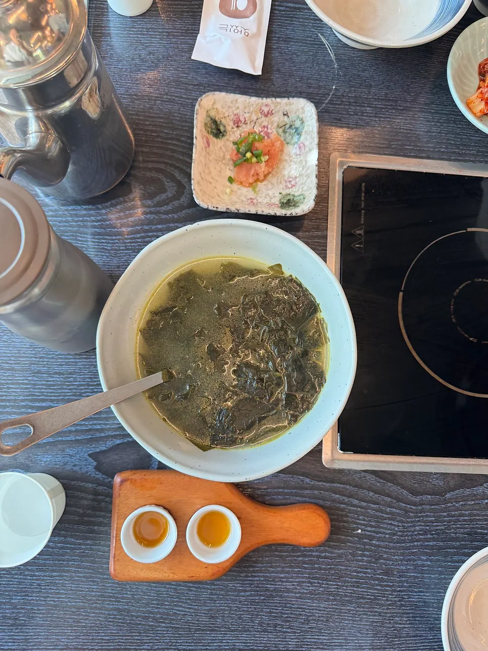 기본 반찬으로 나온 잡채