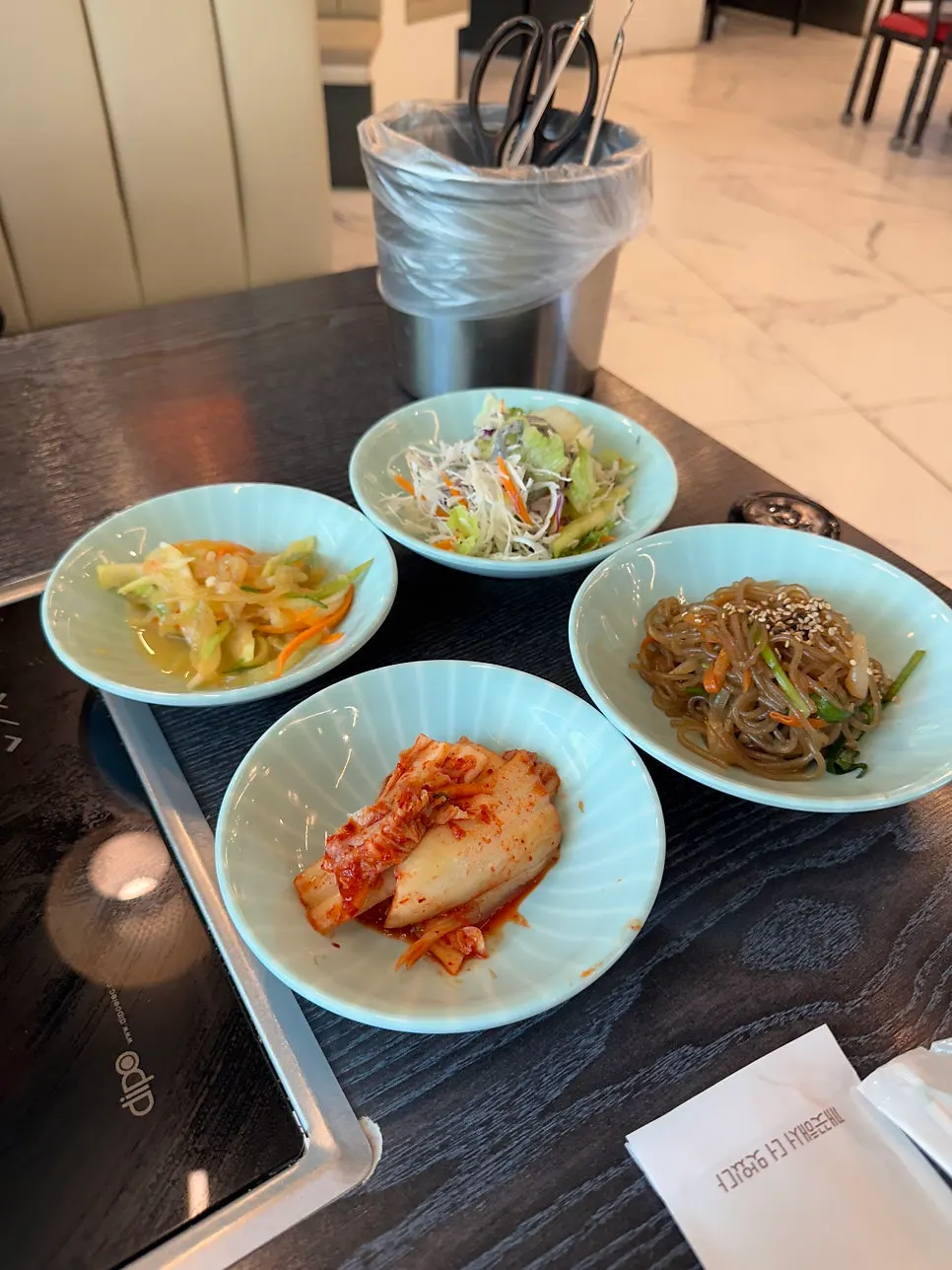 넉넉하게 담긴 미역국