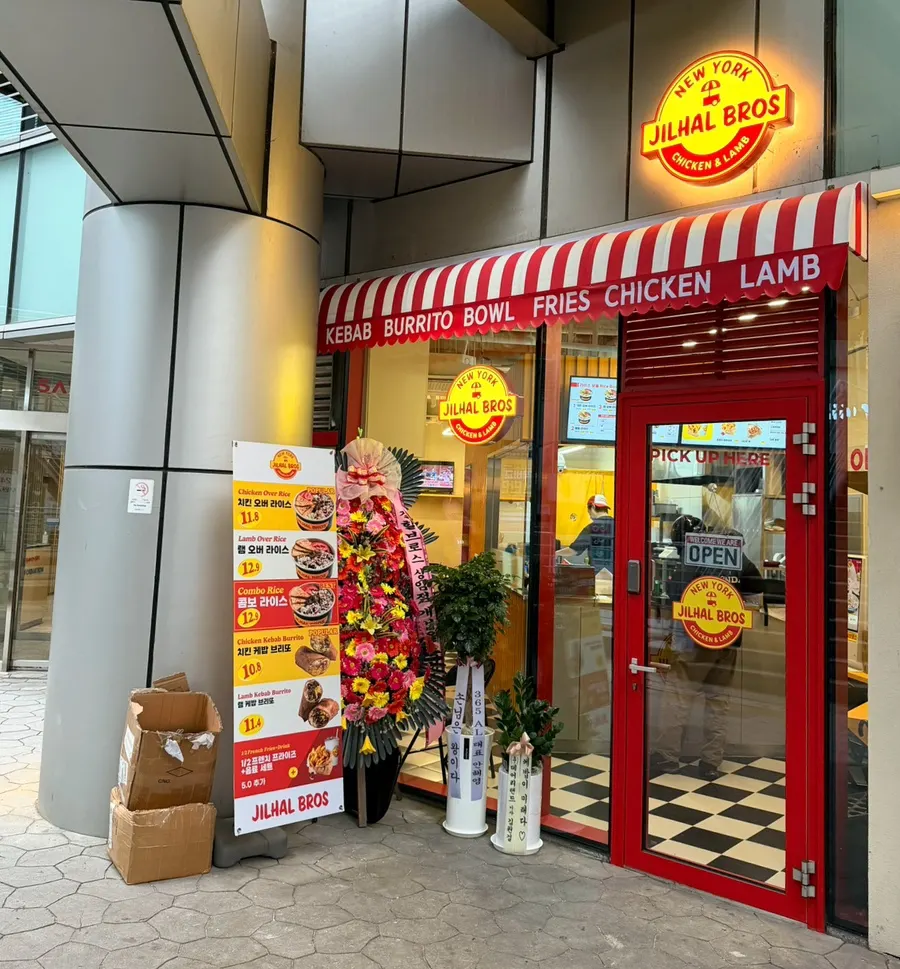 Zilhal Bros Sangam, a New York street food specialist in Sangam-dong