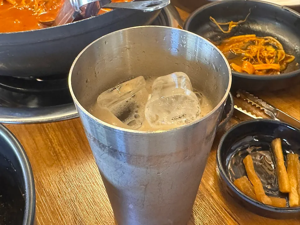 Four ice cups prepared alongside the drinks