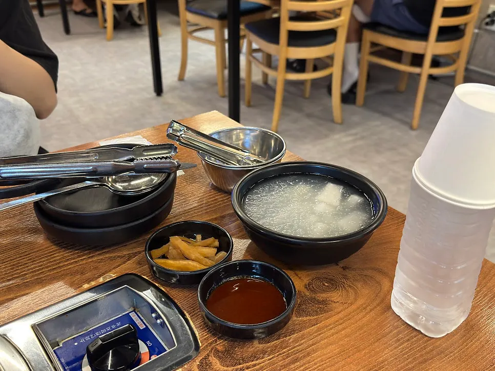 동치미와 무장아찌 등 기본 밑반찬