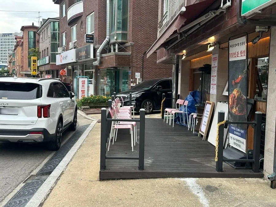 Entrance of Jimidang Ilsan Main Branch in a residential alley