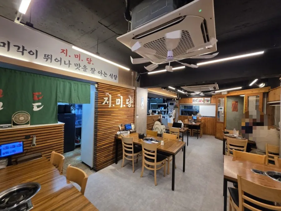 Photo hung in Jimidang of the owner with ingredient suppliers