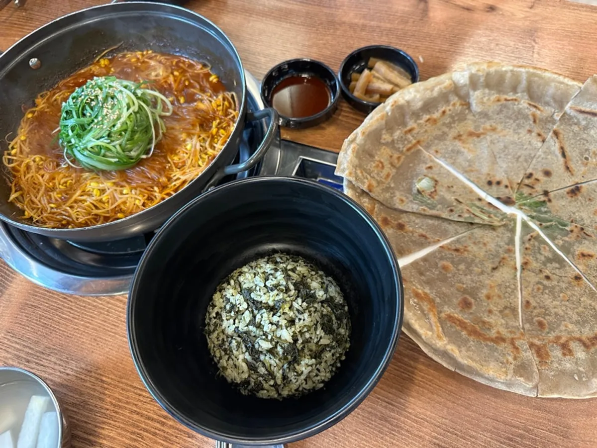 Gondre rice and spicy braised pork rib set for two