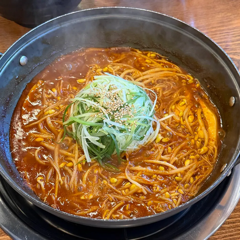 보글보글 끓는 매운 등갈비찜