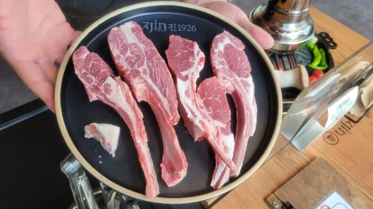 서비스로 나온 숙주나물 볶음