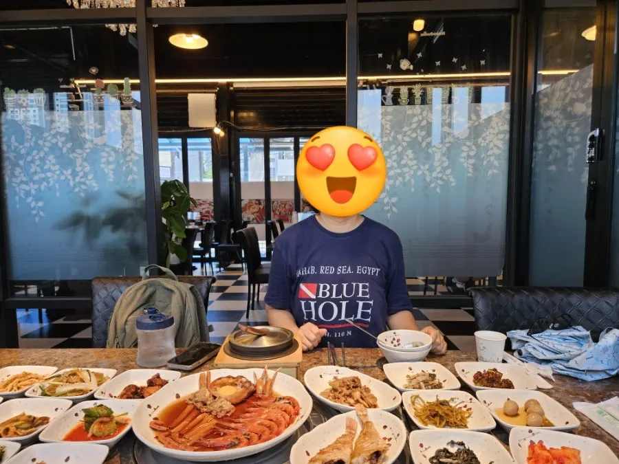 豪華な食卓を表現したアニメーションシーン