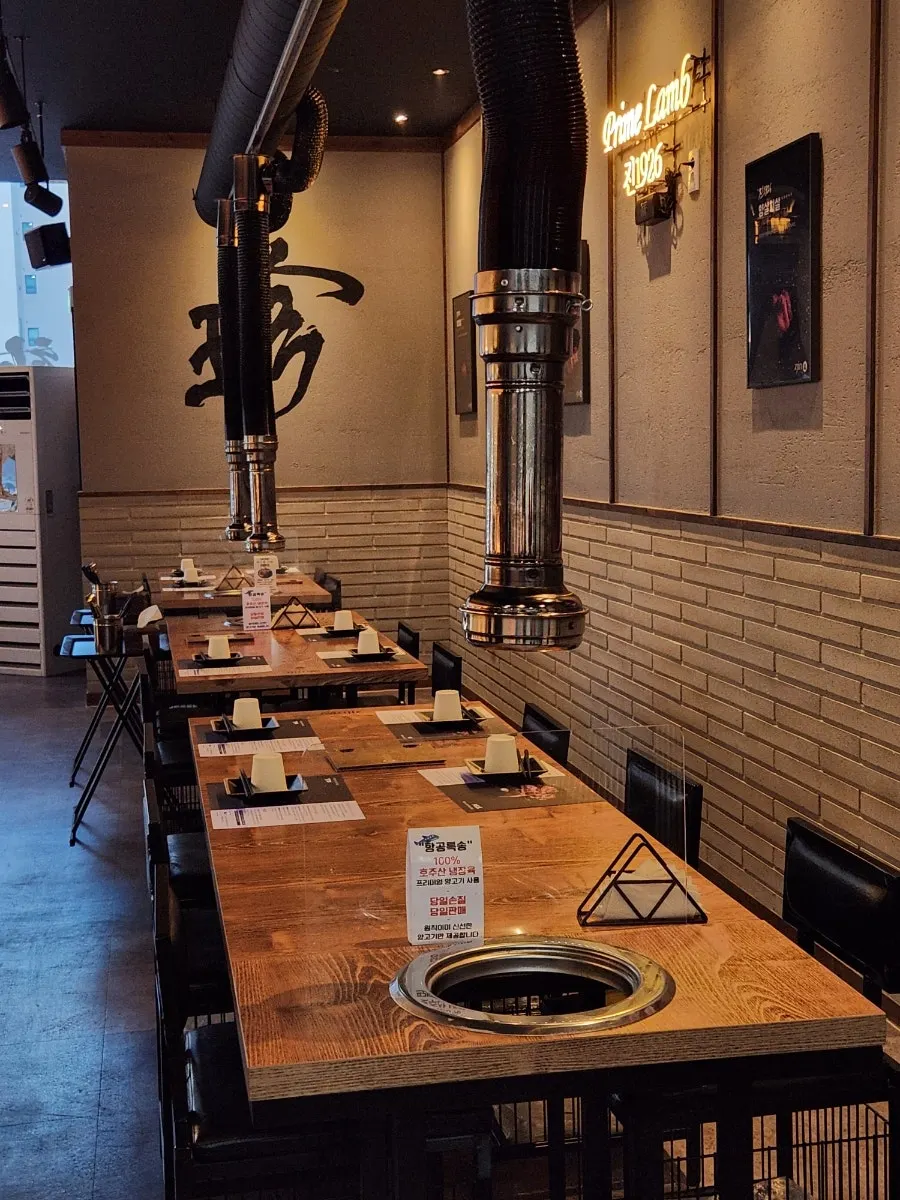 Upscale, clean interior of Jin 1926 Dasan Branch