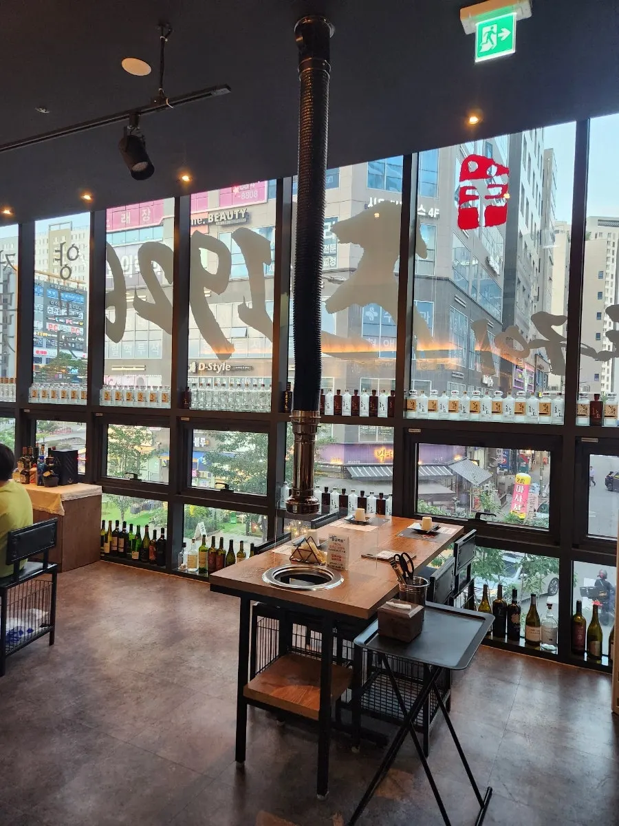 Restaurant space with bar (dachi) seating