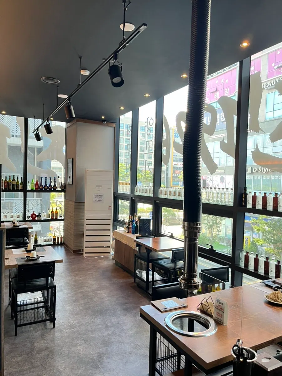 Table in the private-feeling seating area of Jin 1926 Dasan Branch