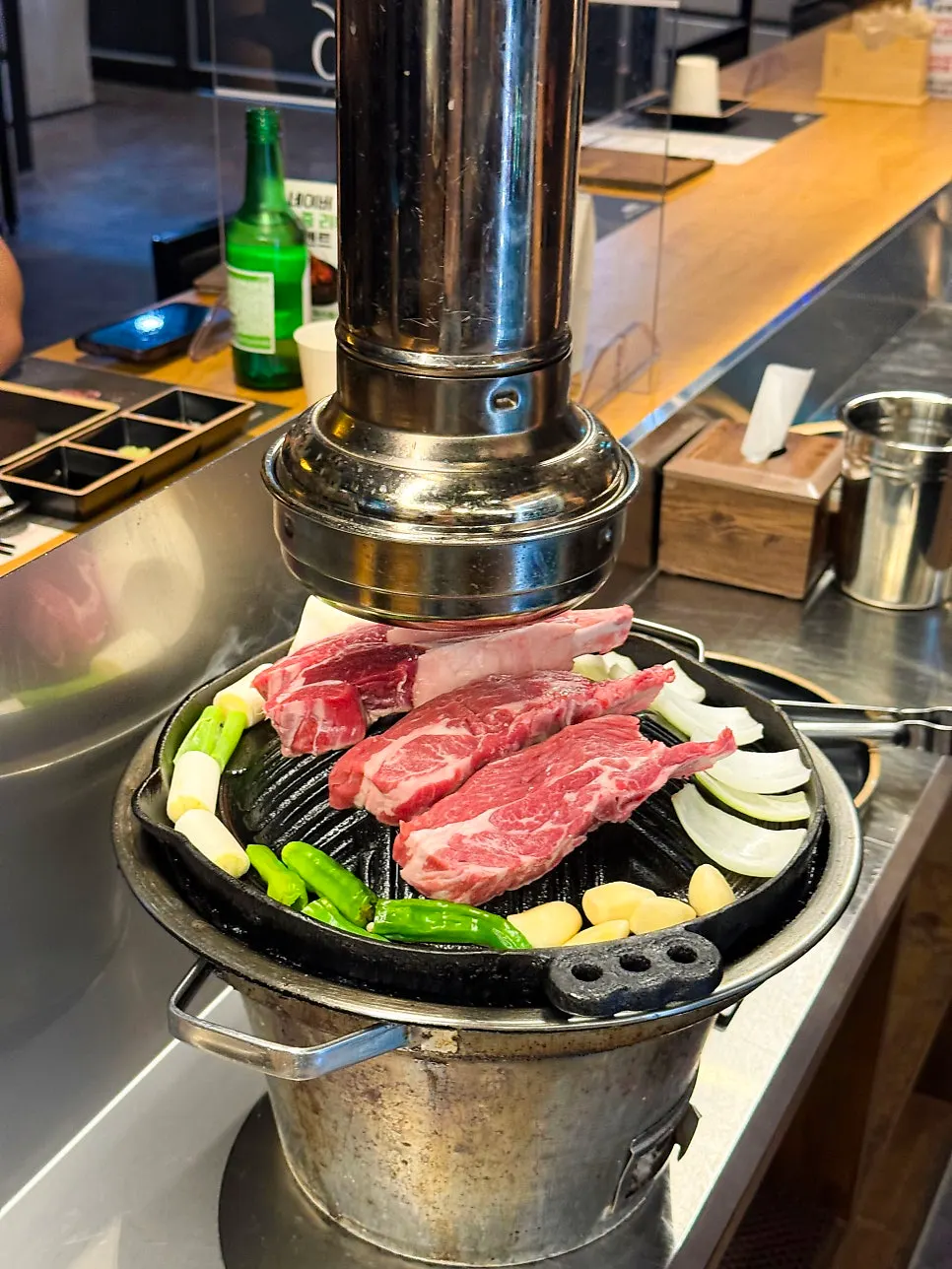 트레이에 담겨 나온 프렌치랙과 양갈비 원육