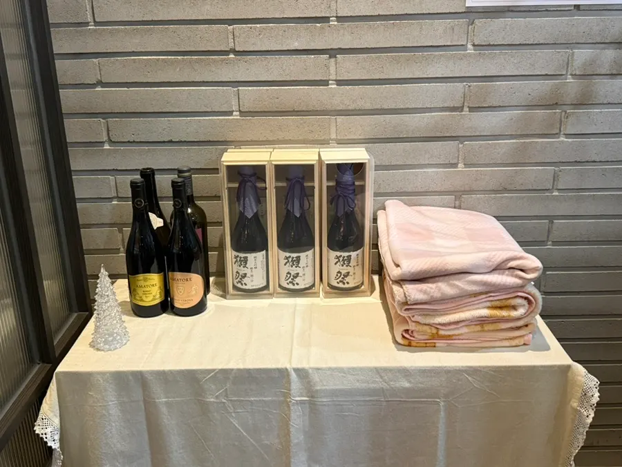 입구에 준비된 담요와 닷사이 진열