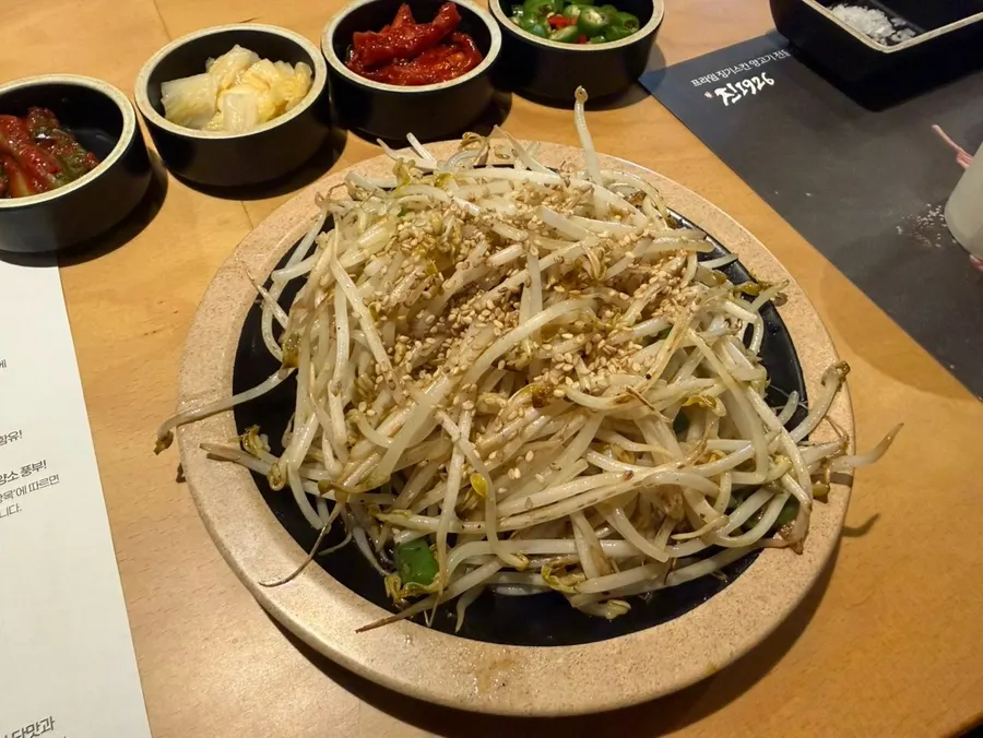 기본으로 나오는 숙주볶음