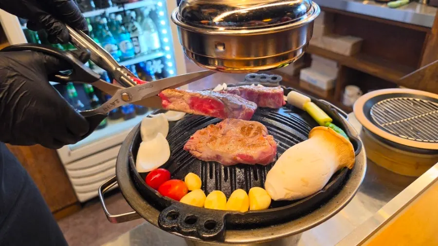 Table spread of lamb chops at Jin 1926 Dasan Branch, a lamb restaurant near Dasan Station