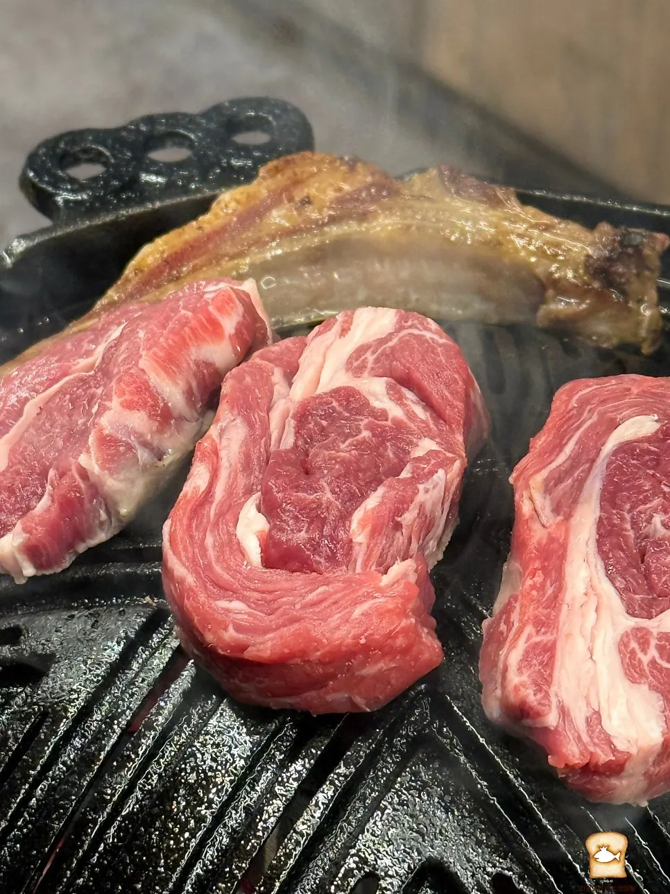 Raw lamb sirloin, an extra order