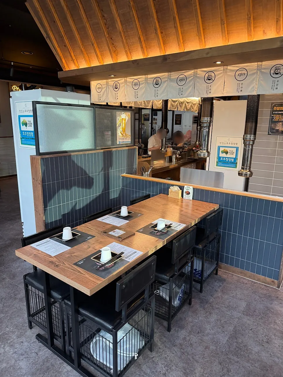 Basic table setting at Jin 1926 Dasan Branch