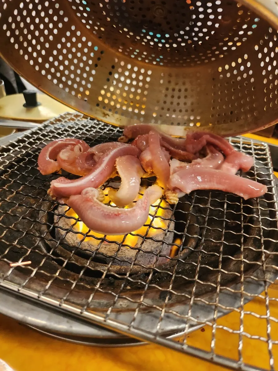진빼이 술자리 테이블 전경