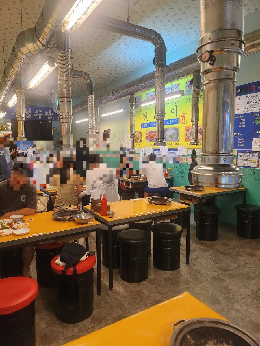 진빼이 레트로 노포 포차 실내