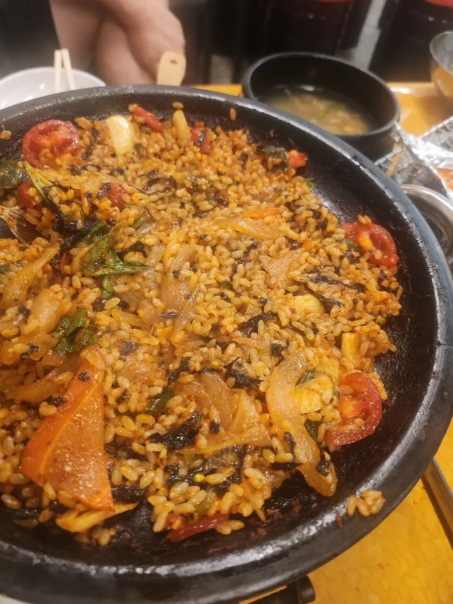 돌판에 볶아 나온 볶음밥