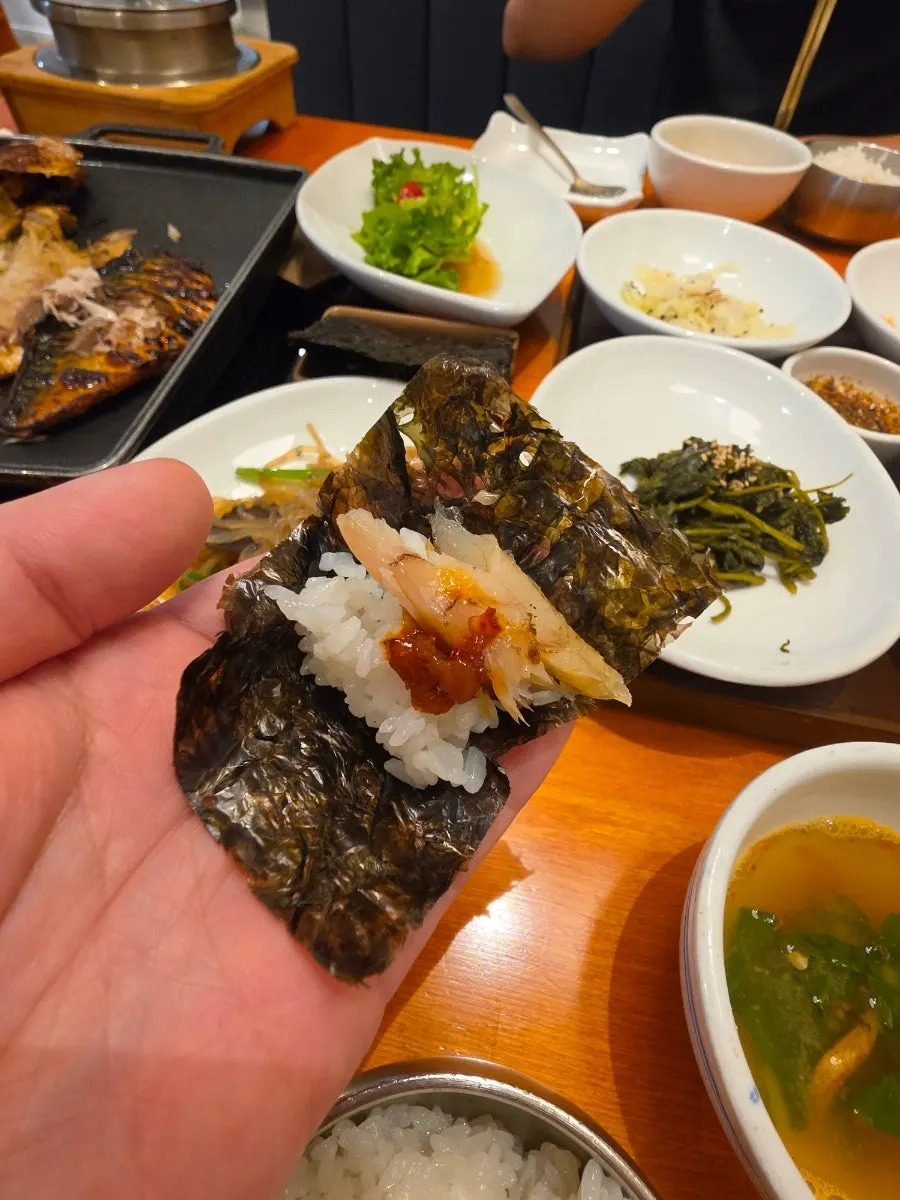 Finishing pot rice with sungnyung