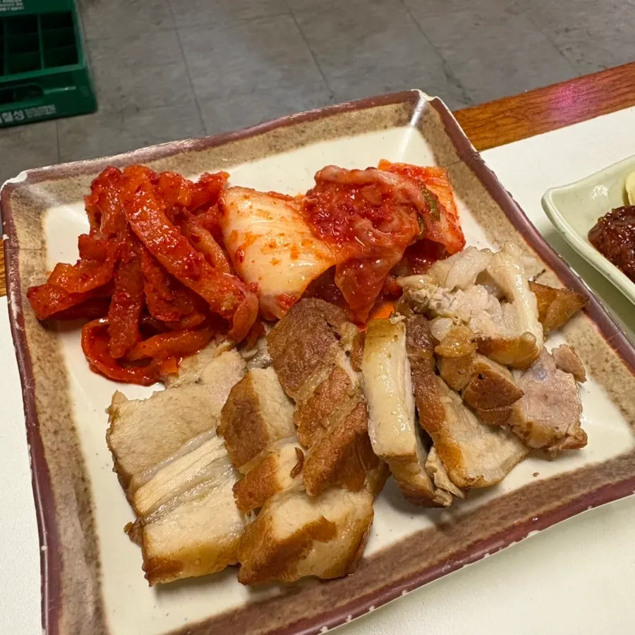Table spread for Jindallae Silbi's signature samchon course