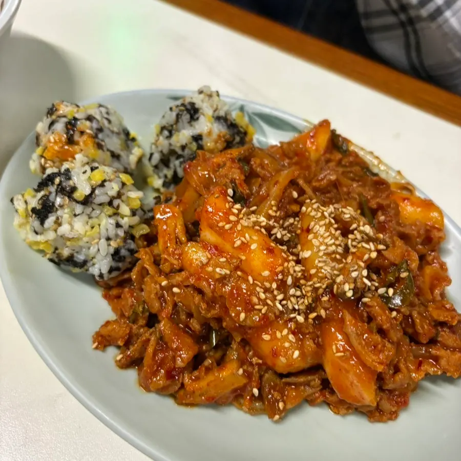 Muk salad and marinated crab among the samchon course dishes