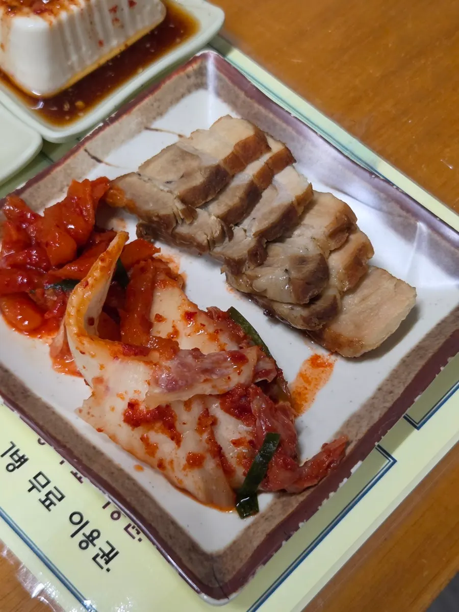 Thick giant pork cutlet topped with old-style sauce