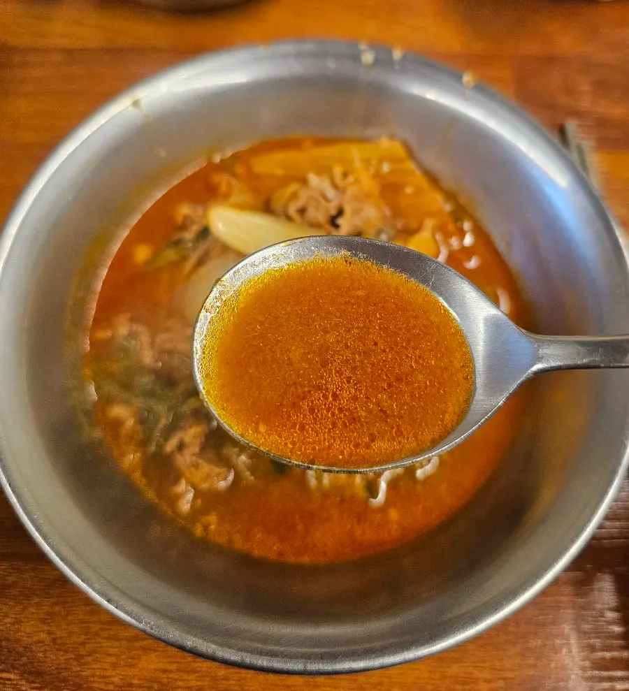 고기와 두부가 든 된장찌개 속 재료