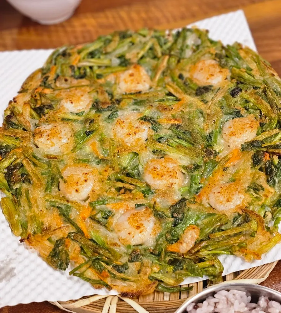 통새우가 가득한 진된장 통새우미나리전