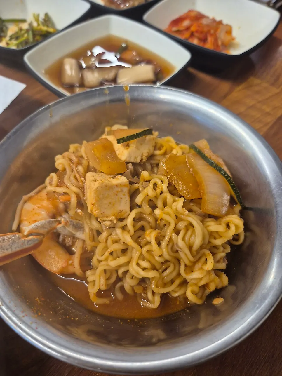 육전과 된장찌개, 밥을 함께 놓은 저녁 상차림