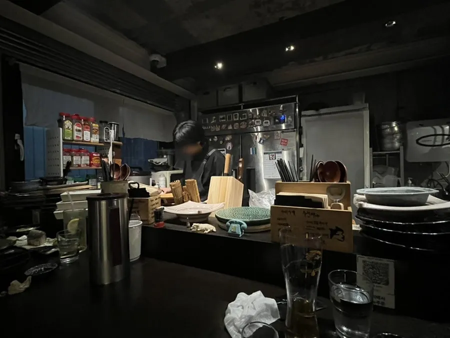 Dimly lit main hall inside Jindoken Seongsu Branch