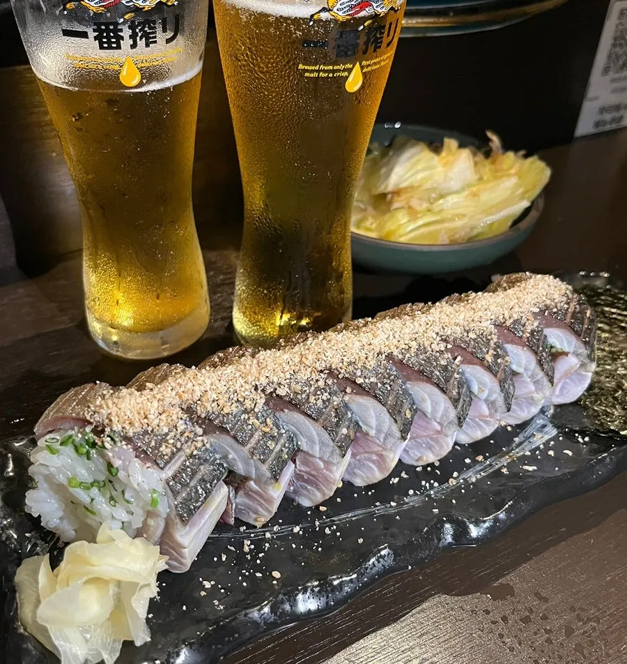 Plate of fresh mackerel pressed sushi at Jindoken Seongsu Branch
