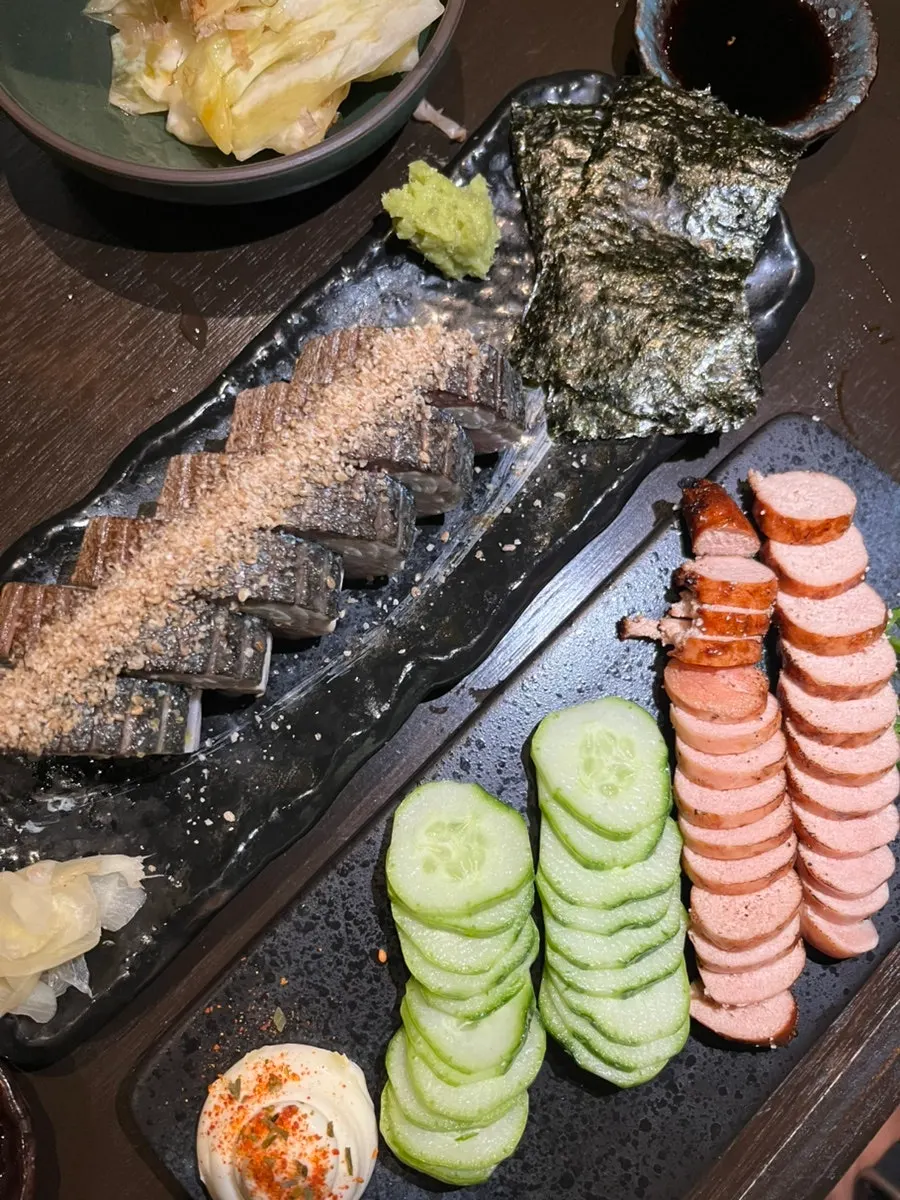 Counter seating at a Seongsu bar with fresh mackerel pressed sushi and charcoal-grilled pollock roe, Jindoken Seongsu Branch