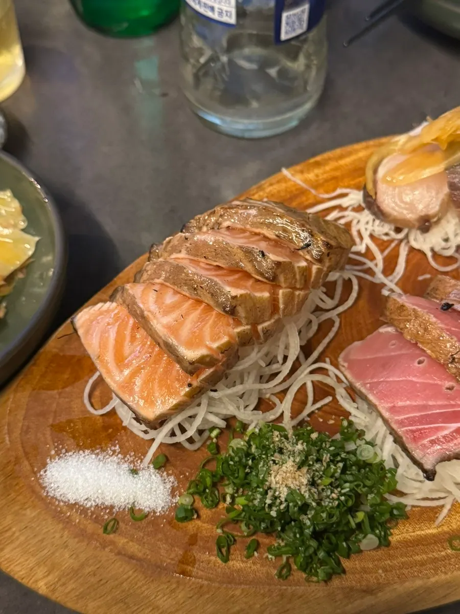 연어 참치 삼치로 구성된 타다끼