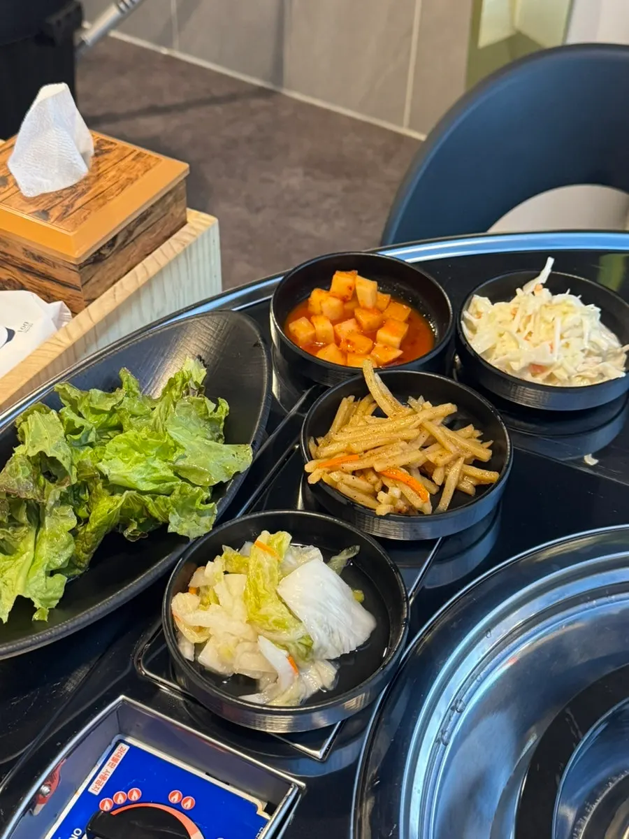 등갈비찜과 함께 나온 밑반찬 한 상
