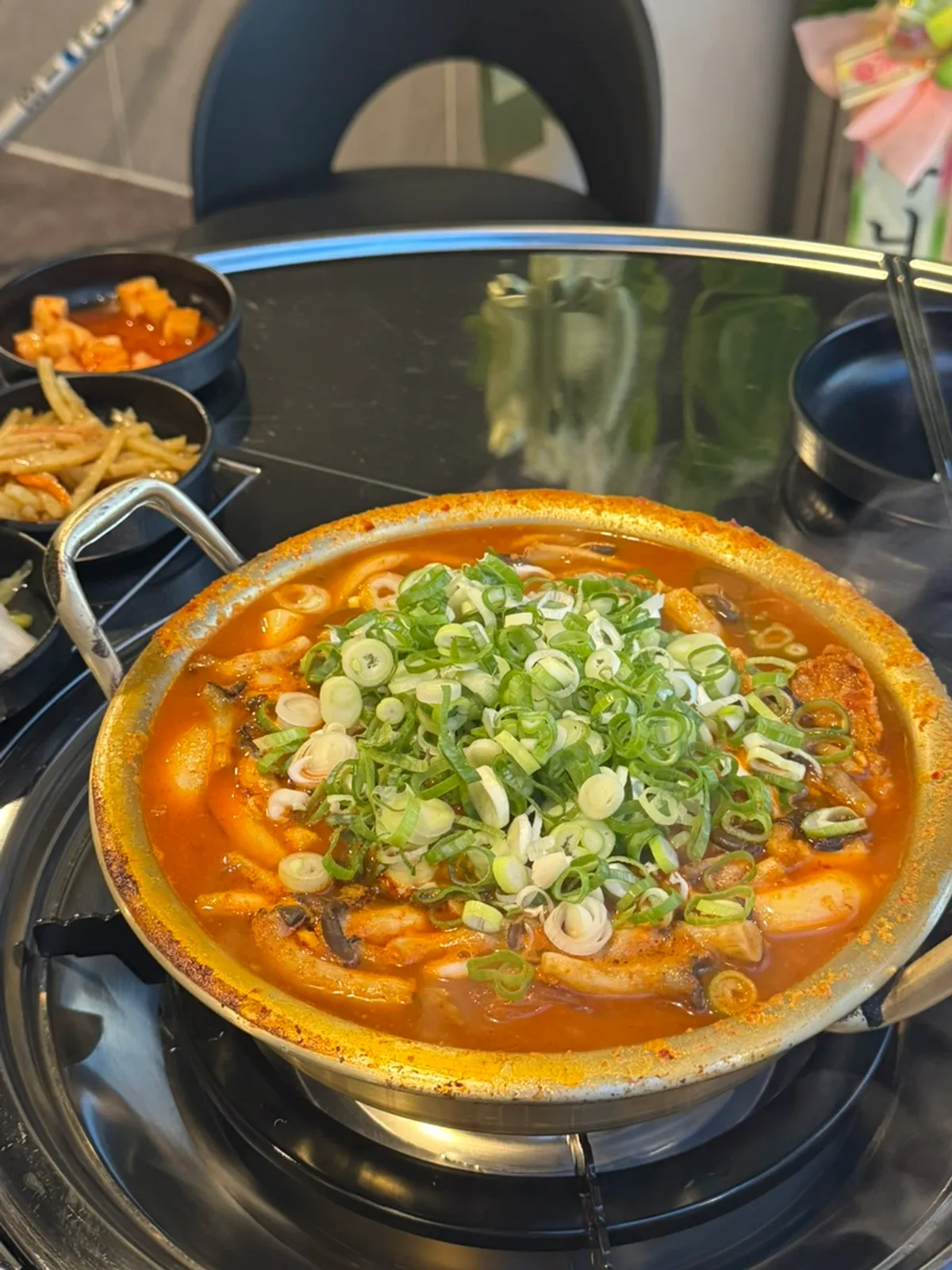 양푼에 가득 담긴 매운 돼지등갈비찜 소자