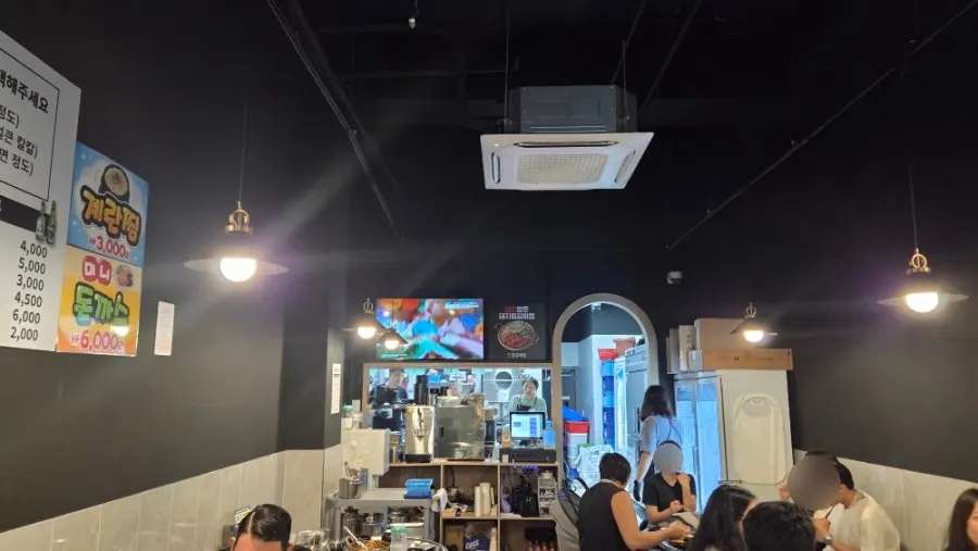 Interior dining hall and tables at Jin Galmaegal Pungmu Branch