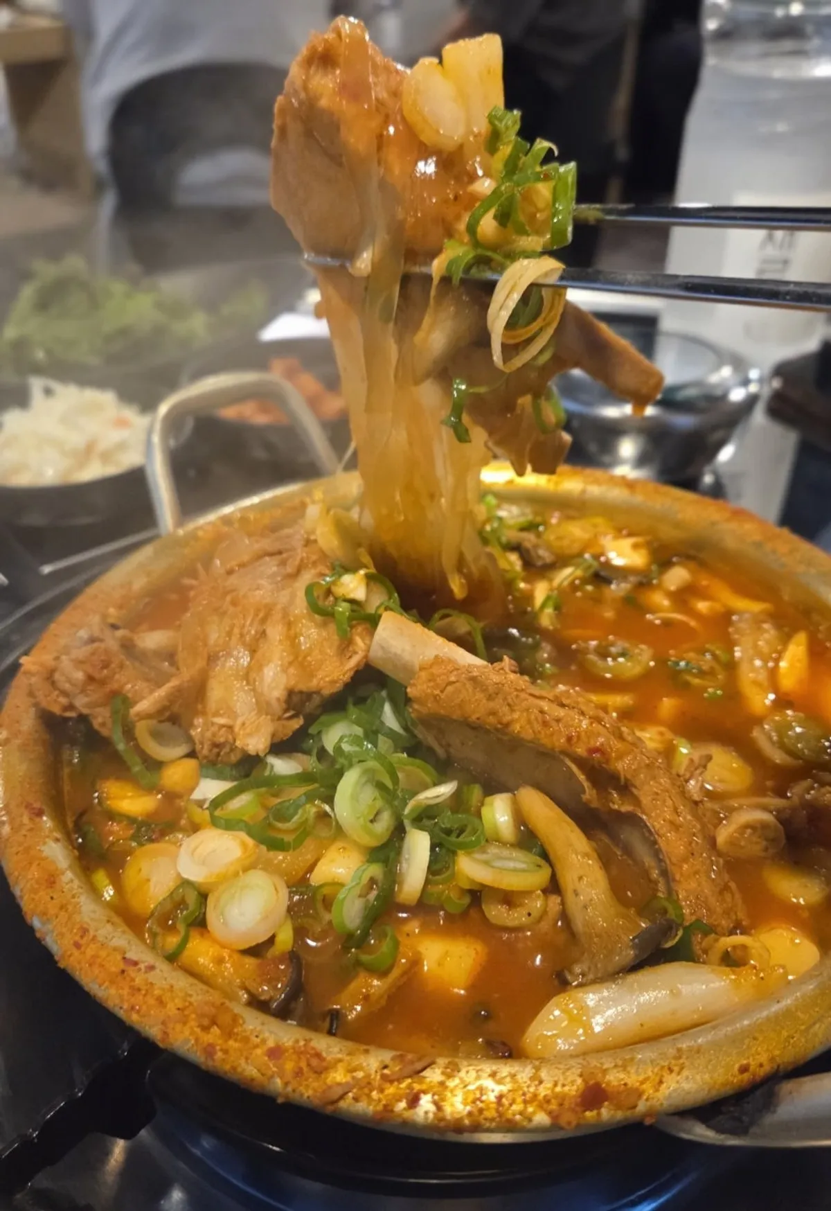 Small-size spicy braised pork back ribs pot loaded with add-ins