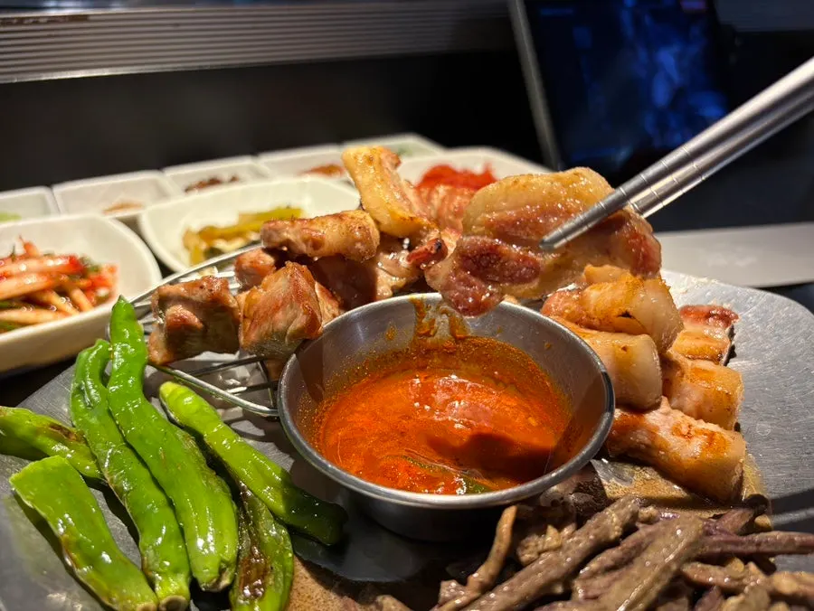 구운 목살 지방 부위