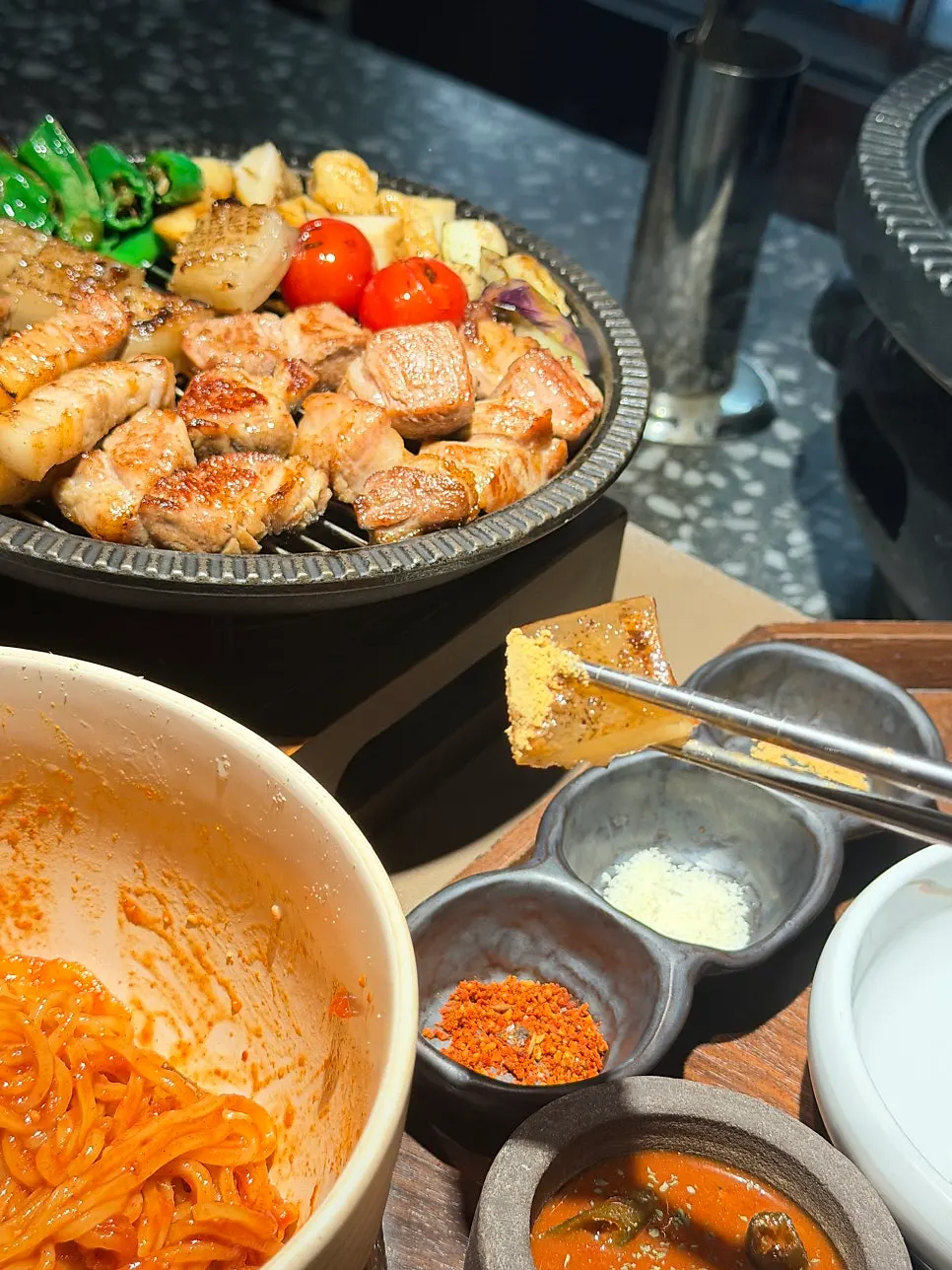 Mashitte Golbimmen, gopchang tossed with fresh noodles