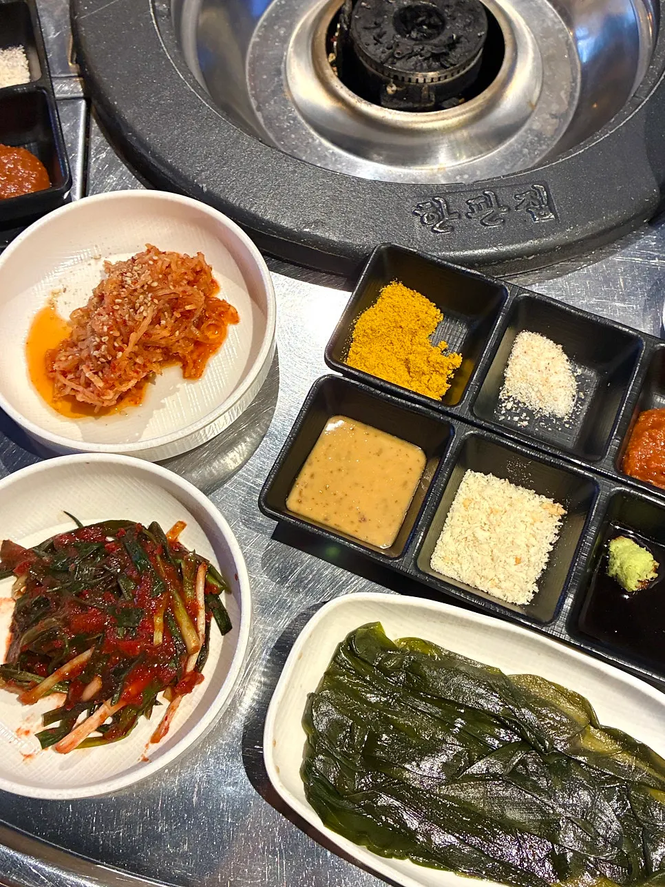 Hanpanjip's tables for 4 to 6 people