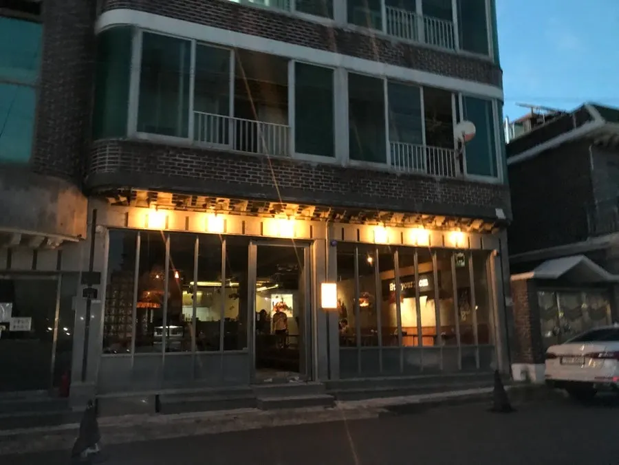 Photo of Oyat-ri Seokdong Branch with visitor information