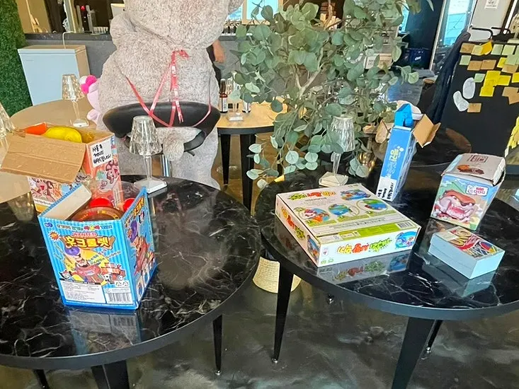 Toys available to enjoy while waiting for the meal