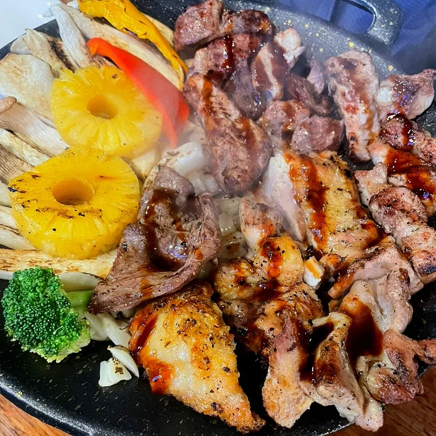 Grilling ingredients including pineapple, bell pepper, mushroom, and garlic